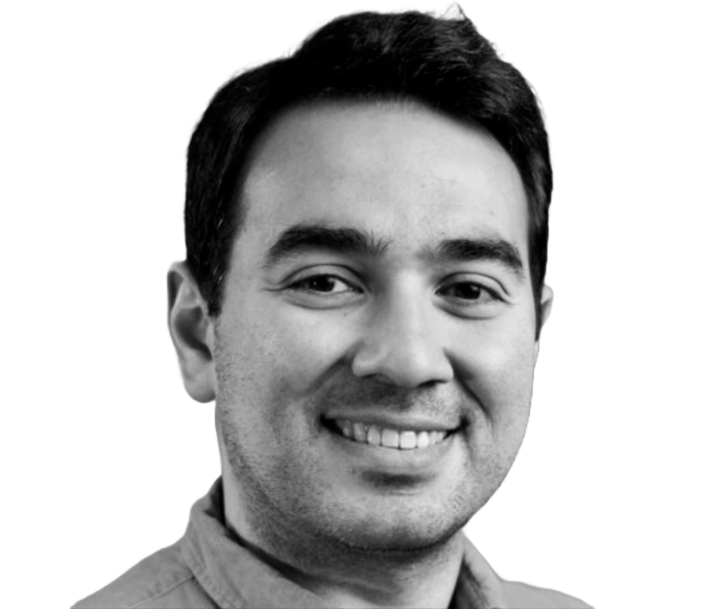 Poezdda külot kiygan qiz